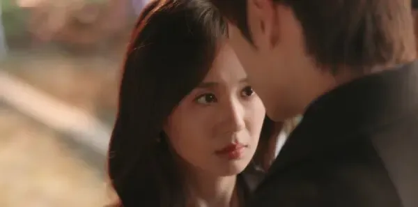 《你是迟来的欢喜》第11集剧情：岑思思自杀，阮喻深陷网暴