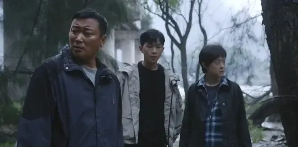 乌云之上第1集剧照