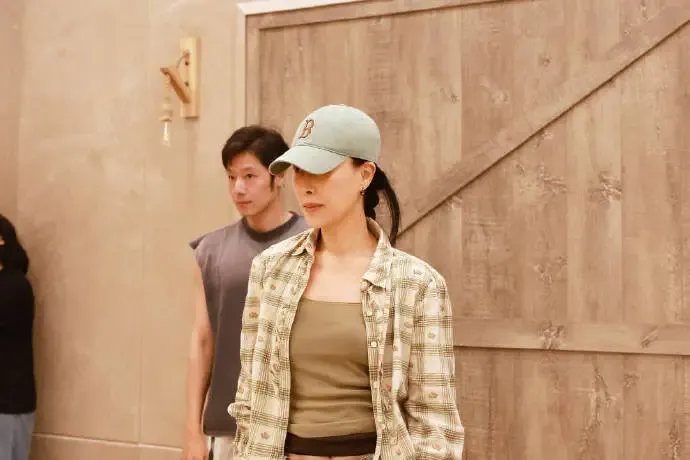 那英58岁身材登上热搜，本人自曝坚持普拉提快十年，喜欢跑步，一三五练普拉提，二四六撸铁健身
