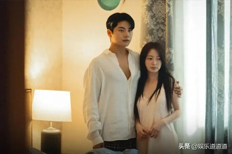 《独自在夜晚的海边》：克制又拉扯的情感博弈
