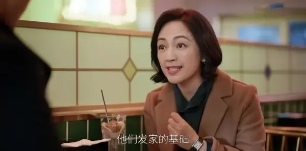 欢乐颂4 第25集:何悯鸿跟随戚牧出差剧照