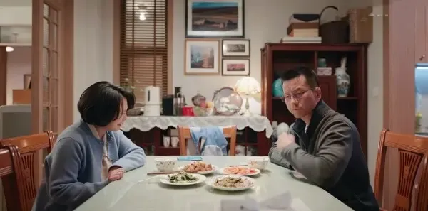 欢乐颂4 第18集:何悯鸿退租搬离小区剧照