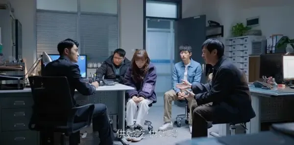 欢乐颂4 第11集:大家帮助余初晖脱困剧照