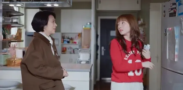 欢乐颂4 第20集:何妈妈送女儿回上海剧照