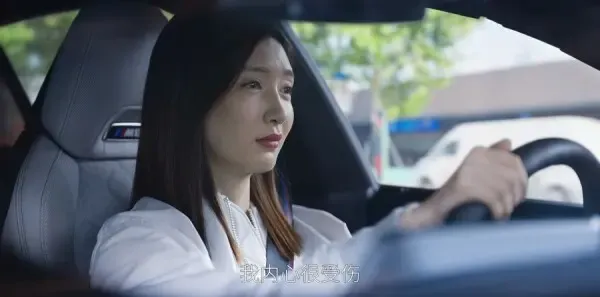 欢乐颂4 第18集:何悯鸿退租搬离小区剧照