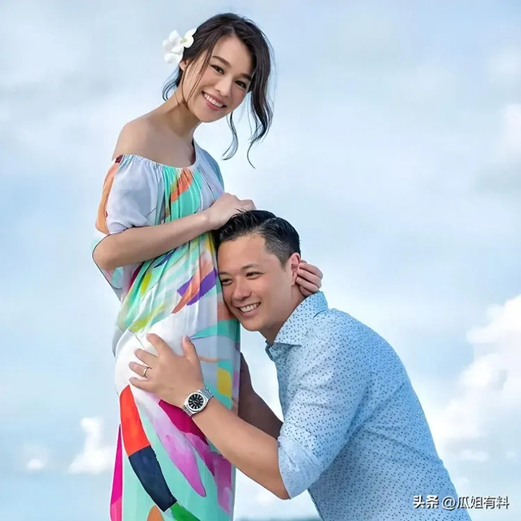 网传香港女星怀第四胎！结婚9年四年抱三，老公晒照疑透露喜讯
