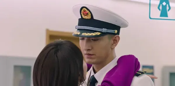 爱上海军蓝 第25集：韩宇航约伍肆唐歆吃饭剧照