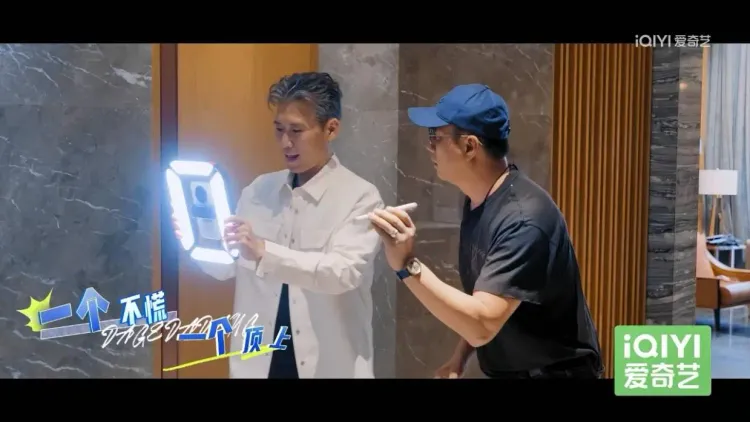 爆笑出圈！《大哥小助理》胡军李乃文当助理翻车名场面，越帮忙越添乱