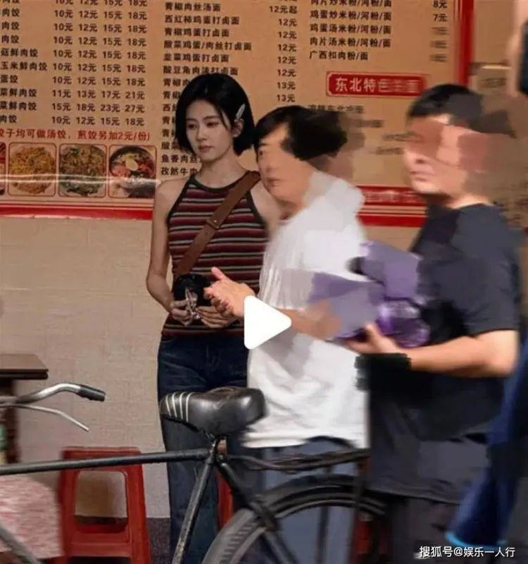 白鹿佛山拍戏路透曝光，十年合约到期后重组团队