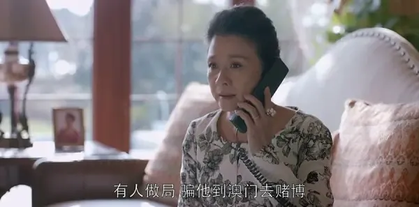 欢乐颂4 第49集：曲连杰欠下巨额赌债剧照