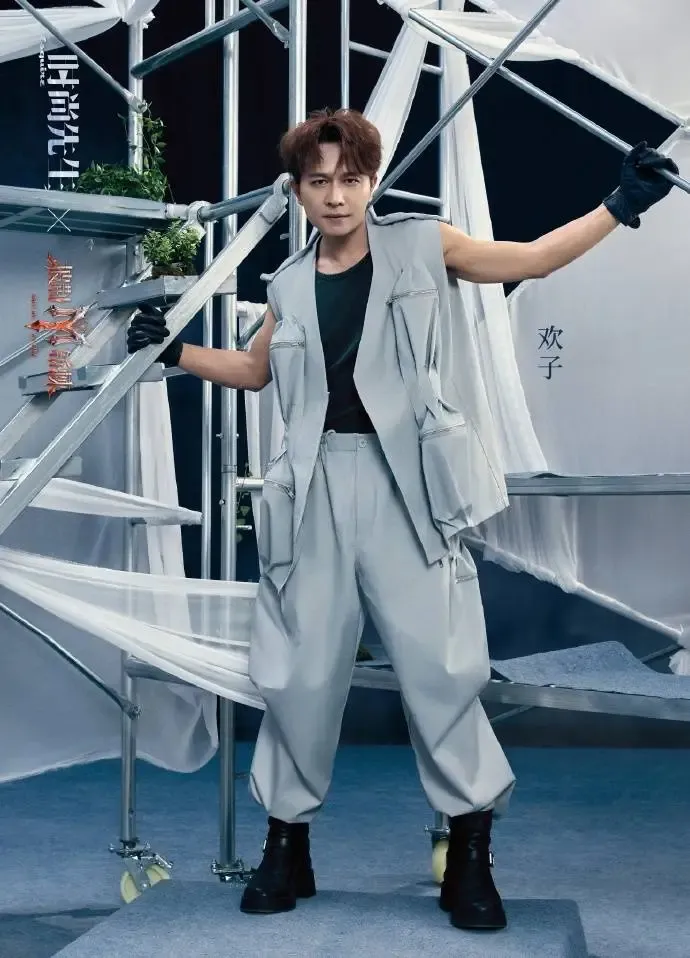 入行二十九年的老牌歌手“摆烂式”演出引热议，“欢子摆烂”登上热搜