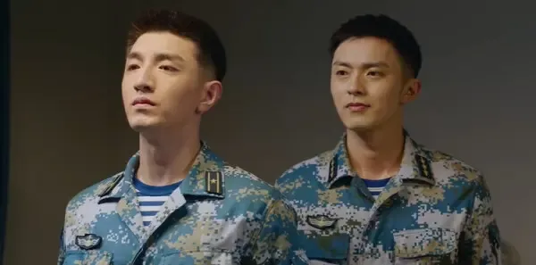 爱上海军蓝 第1集：大海中相识剧照