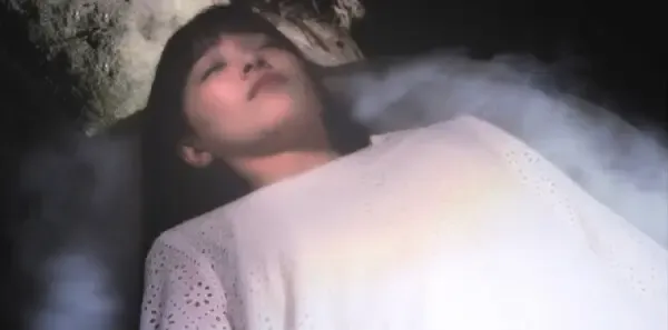 不一样的美男子2 第1集：关昊搭救失忆女孩初夏 三年前事故扑朔迷离剧照