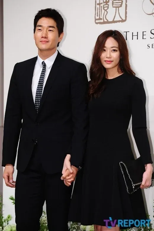 与妻子金孝珍结婚15年