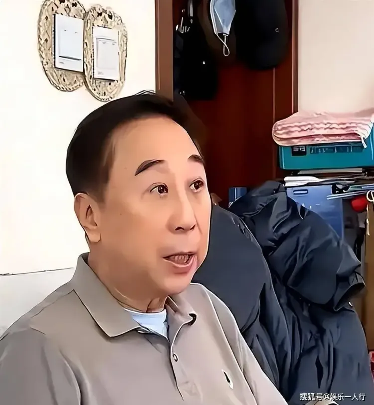 冯巩晚年近况：居北京旧宅，68岁频繁演出，儿子坚决不走他的老路