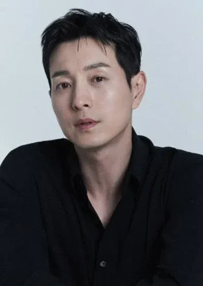 郑星一凭借《黑暗荣耀》爆红后仍持续从事配送兼职工作