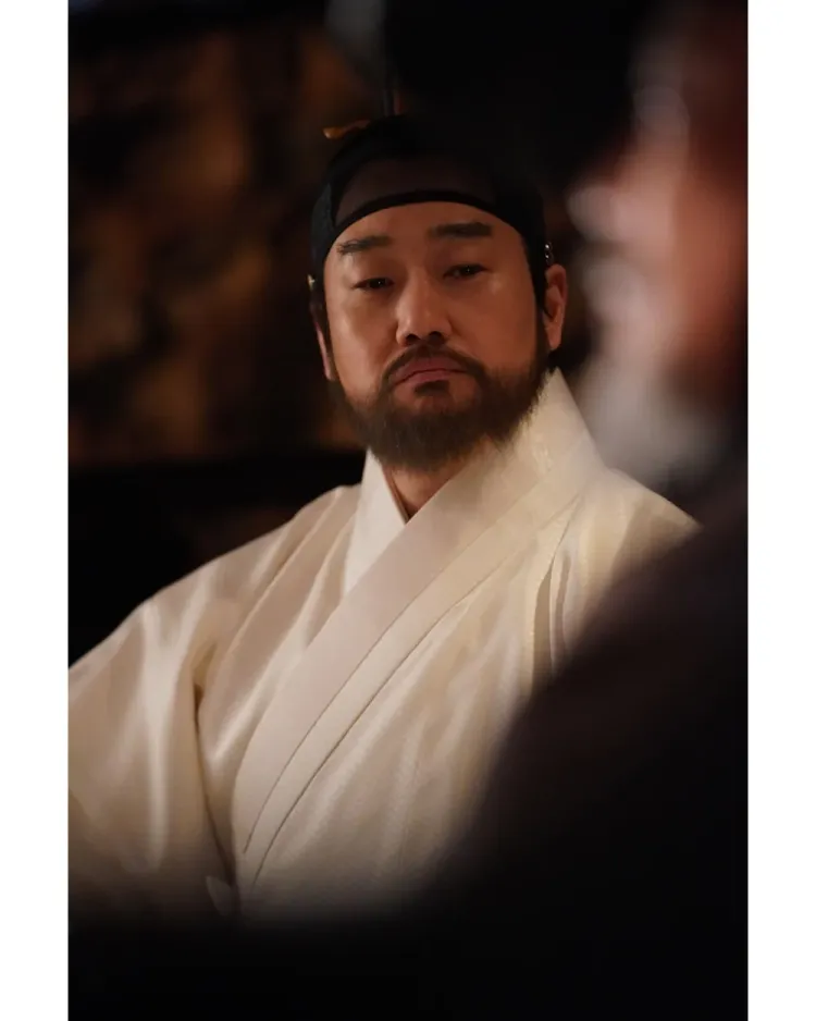 刘智泰变身100公斤巨汉!为演《王命之徒》恶人狂增重,惊吐后遗症「高血脂+胃炎」全找上门