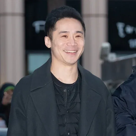 演员金大坤和林彻洙因为长太像而掀起热议