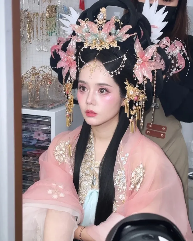 韩佳人表示这次卸妆时间与卸妆棉用量是平常的好几倍