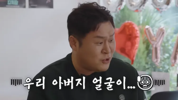 ：结果一抱出来，虽然眼睛都还没睁开、脸皱皱的，但我竟然在女儿脸上看到了我爸的影子！