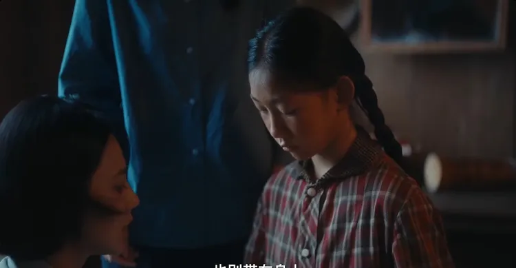 邱阿桂大在判刑前执意留餐给孩子的情节,更突显角色的温柔与凄惨,感染力十足。(《重器》预告)