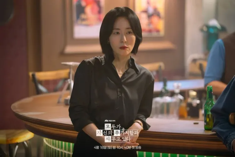 姜末今饰演电影公司代表兼庆世的妻子「高惠珍」