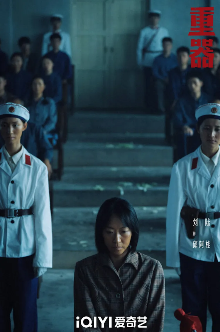 邱阿桂为了保护三名孩子而犯下杀夫重罪,当迎来终极判决前,她望著囚室说出的一句:「这里面真好,没人打我,没人骂我。」(微博@电视剧重器)