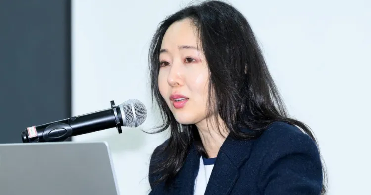 闵熙珍举行记者会「愿放弃256亿韩元」换HYBE终止对NewJeans所有诉讼