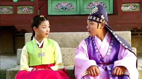 吕珍九、金裕贞《拥抱太阳的月亮》曾出演男女主角小时候