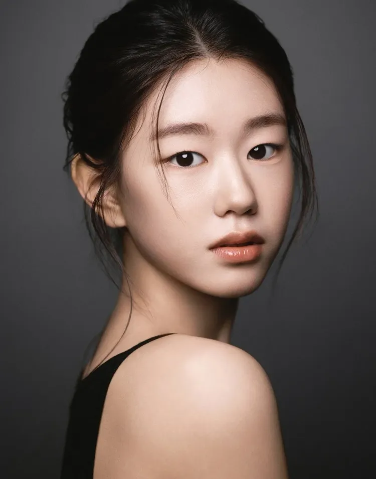 童星朴昭怡长大了!最新公式照「告别稚嫩」变身气质美少女~