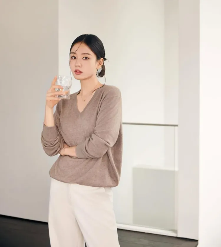 安恩真则饰演电影导演「李美道」