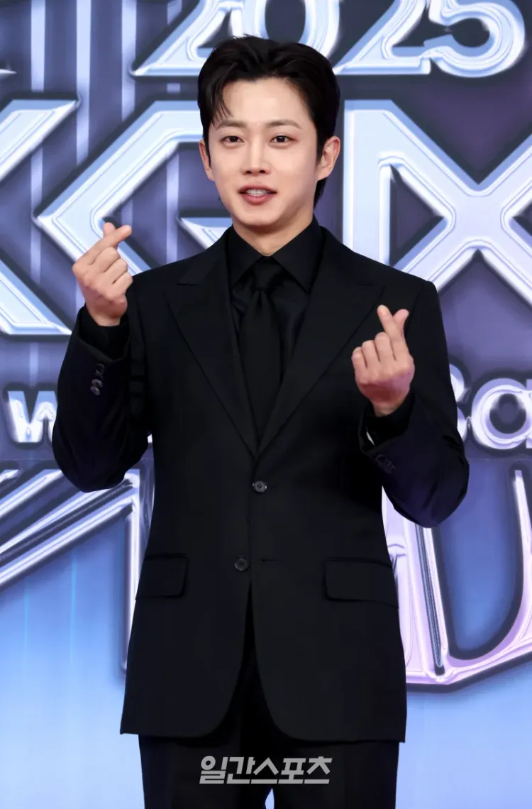 金玟锡将饰演宥真的亲哥哥「刘星」