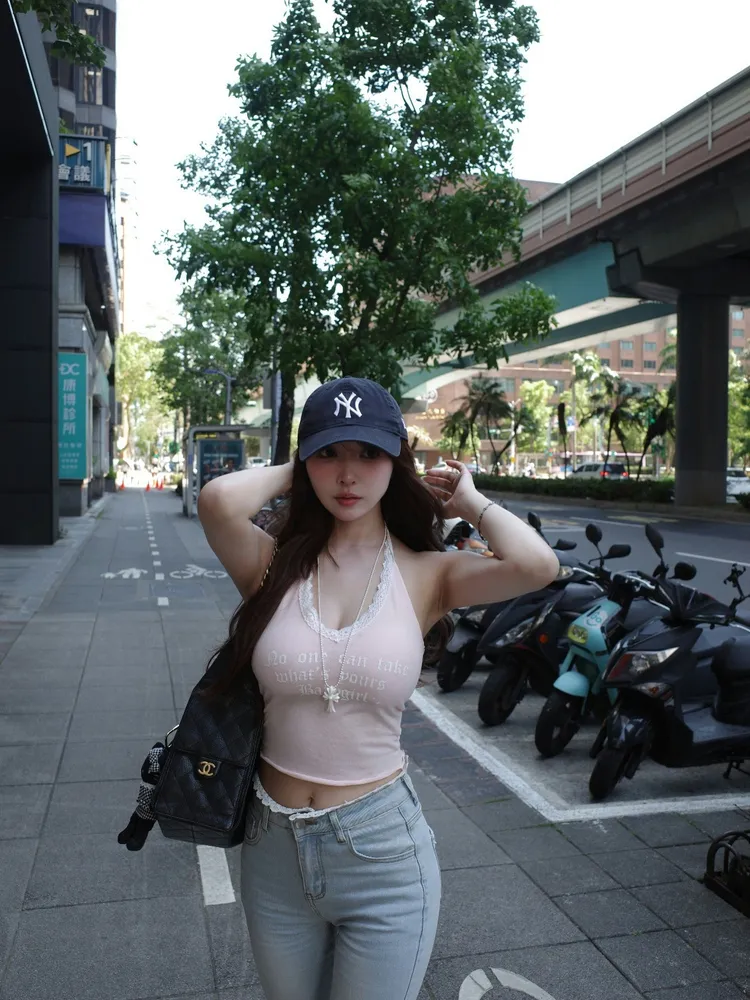 三上悠亚近日现踪台北,前往早餐店享用美食,火辣穿著引发网民热议。(图/翻摄自三上悠亚IG)