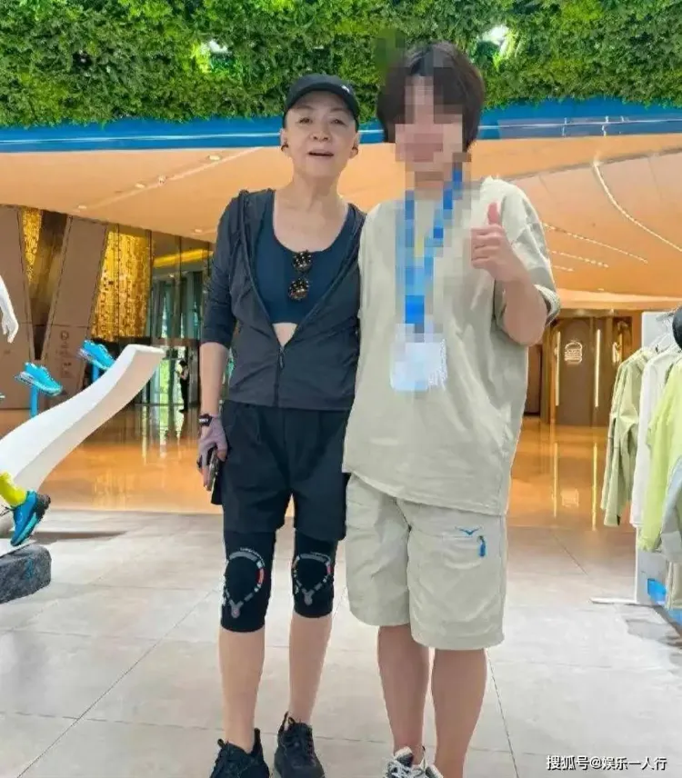 宋丹丹财产公证引热议，儿子一家每月领80万
