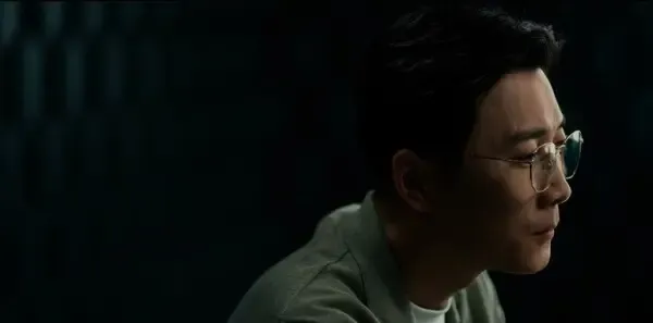 剥茧第15集剧照