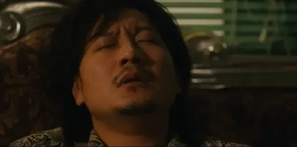 剥茧第3集剧照