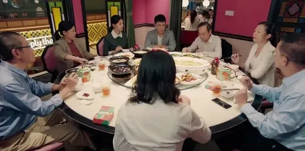 东八区的先生们第33集剧照