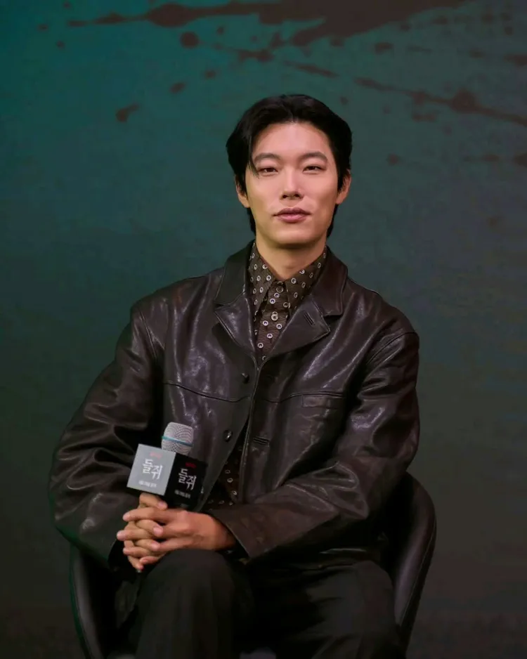 《鼠惑》是柳俊烈出道以来首度挑战一人分饰两角。(IG@netflixkr)