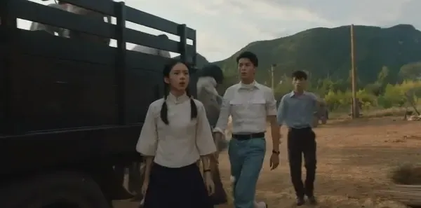 战火中的青春第1集剧照