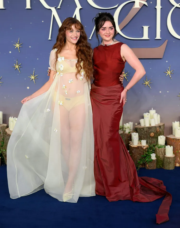 同场还有戏中几位年轻女星,包括Joey King及在《权力游戏》中饰演「Arya」的Maisie Williams。(Getty Images)