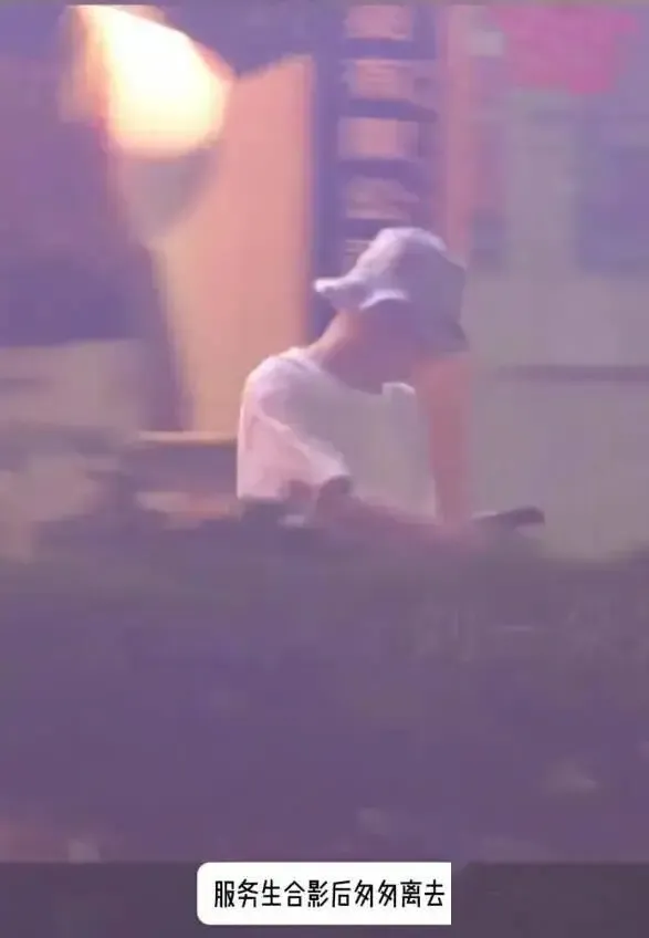包贝尔深夜酒店爆料引热议，包文婧再成舆论焦点