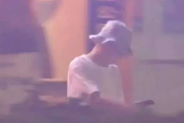 包贝尔被曝与异性深夜同框，相关话题登上热搜