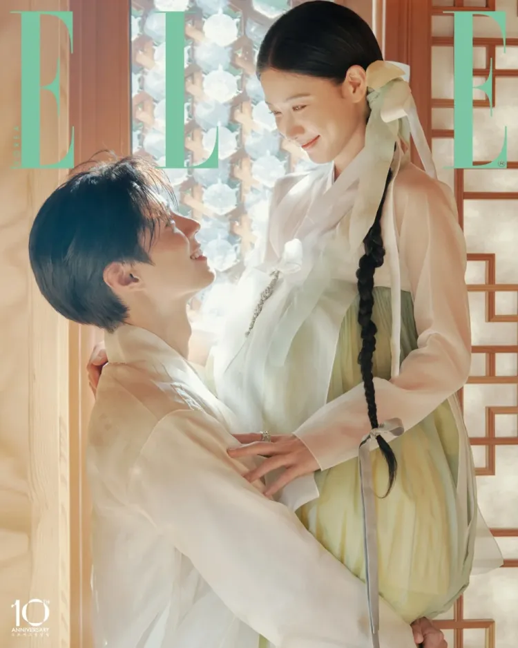 《云画的月光》朴宝剑&金裕贞韩服情侣画报
