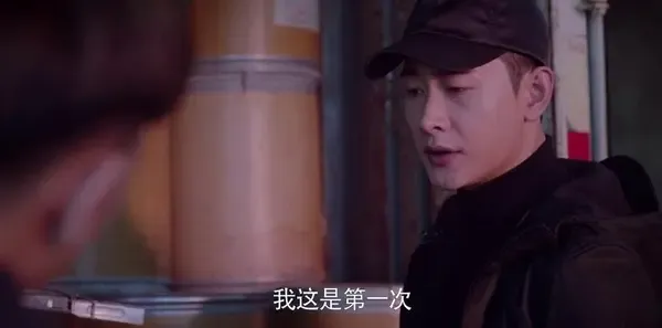 真爱的谎言之破冰者 第19集:靳远配合警方查内鬼 坤叔拷问逗逗少阳剧照