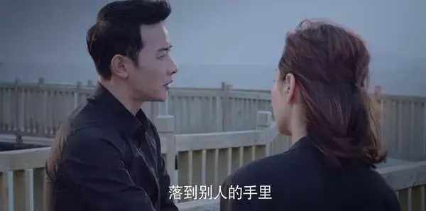真爱的谎言之破冰者 第22集：靳远逗逗冒险回岛 坤叔逼靳远枪杀逗逗剧照