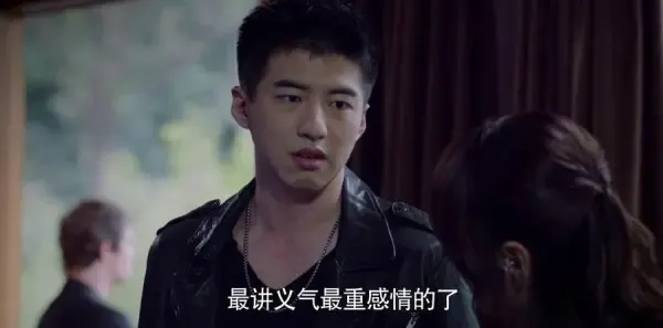 真爱的谎言之破冰者 第19集:靳远配合警方查内鬼 坤叔拷问逗逗少阳剧照