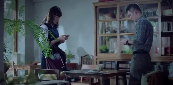 真爱的谎言之破冰者 第25集:馨月邀逗逗去戒毒所 逗逗靳远感情升温剧照