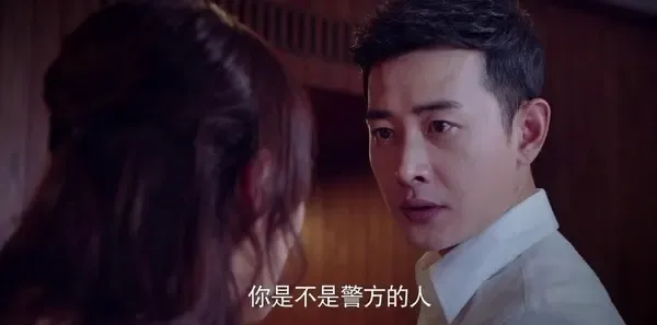 真爱的谎言之破冰者 第18集:靳远偷传信息 坤叔故布疑阵剧照