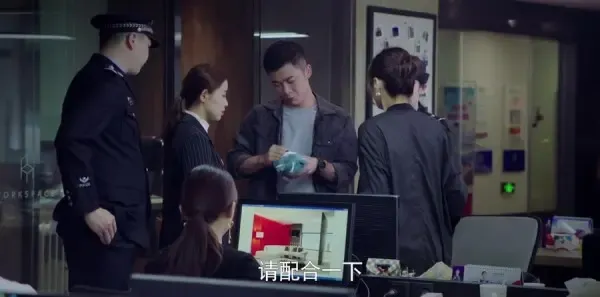 真爱的谎言之破冰者 第1集:寻访靳远调查真相剧照