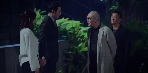 真爱的谎言之破冰者 第31集:黄队仓皇出逃 坤叔把生意交付靳远剧照